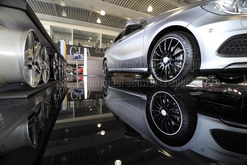 Fussboden in einem Autohaus (© schwartz photographie)